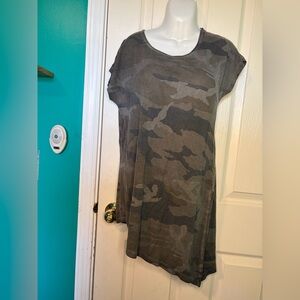 Dantelle Camouflage Asymmetrical Hem Tunic Gray Green Cap Sleeve S